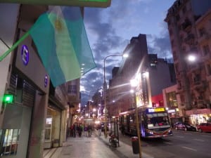 O ônibus 29 na Av Corrientes - Buenos Aires, Argentina